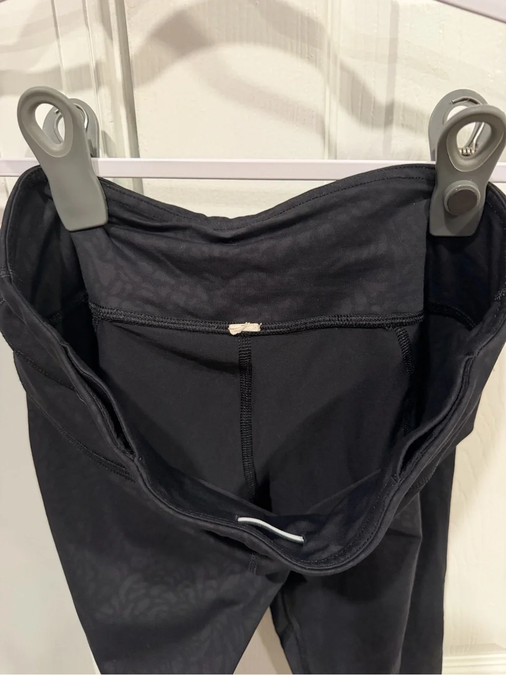 Pre-owned Lululemon Run: Inspire Crop II Print Camo/Embossed Black, Sz 8